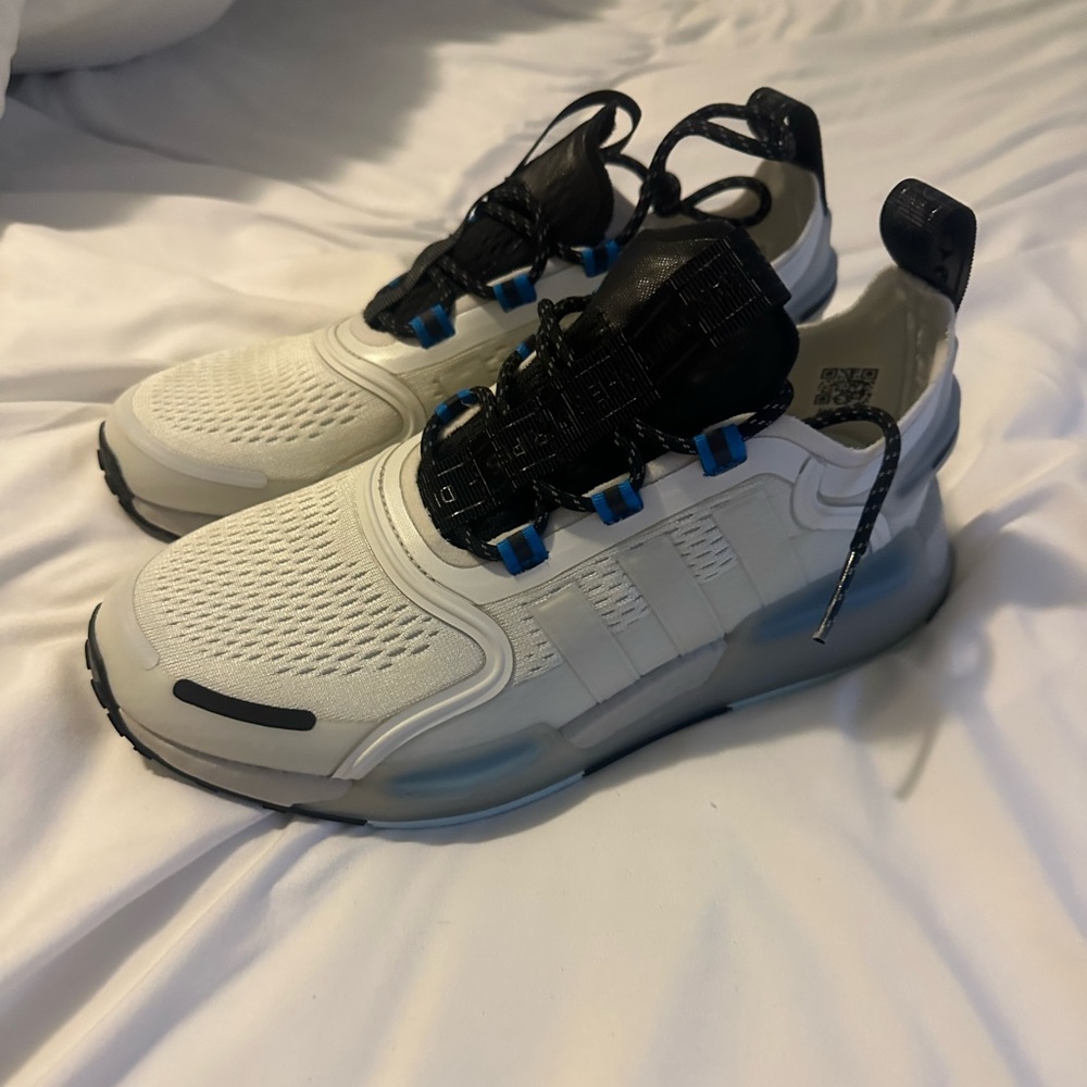 Adidas V3 shoes